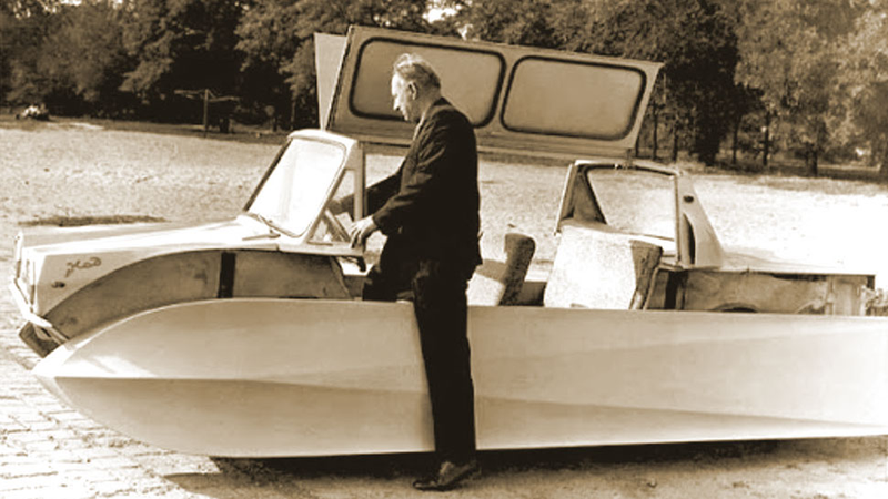 Illustration for article titled This Soviet Amphibious Car Is Even Weirder Than It Looks